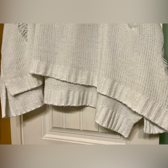 POL brand oversized distressed white sweater with hood, size L - Picture 7 of 10